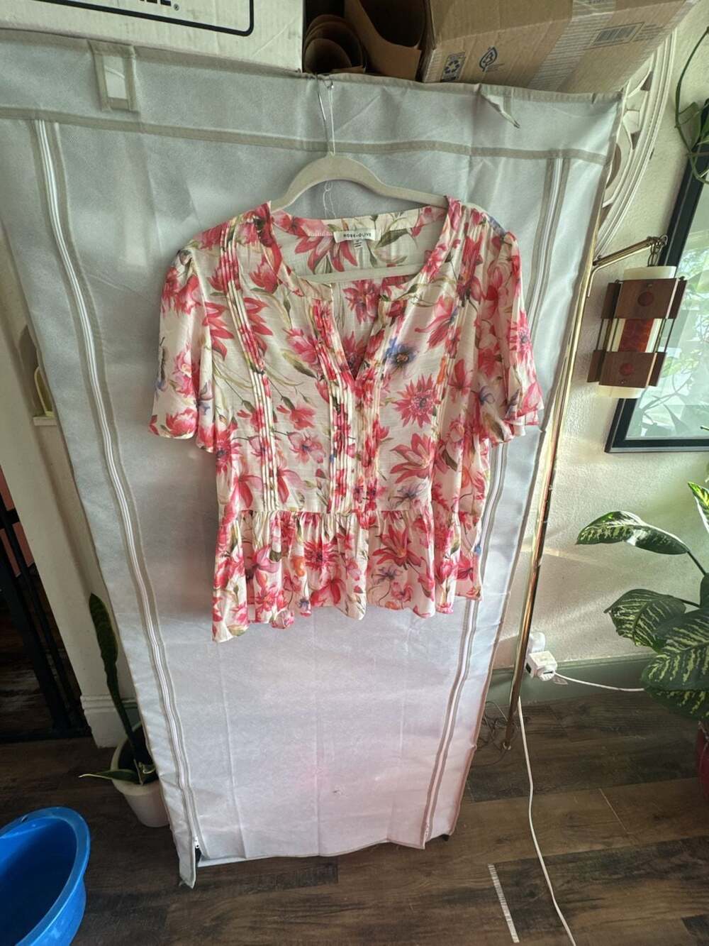 Size 1 XL Rose + Olive Pink Floral Short Sleeve V-Neck Pleated Peplum Blouse